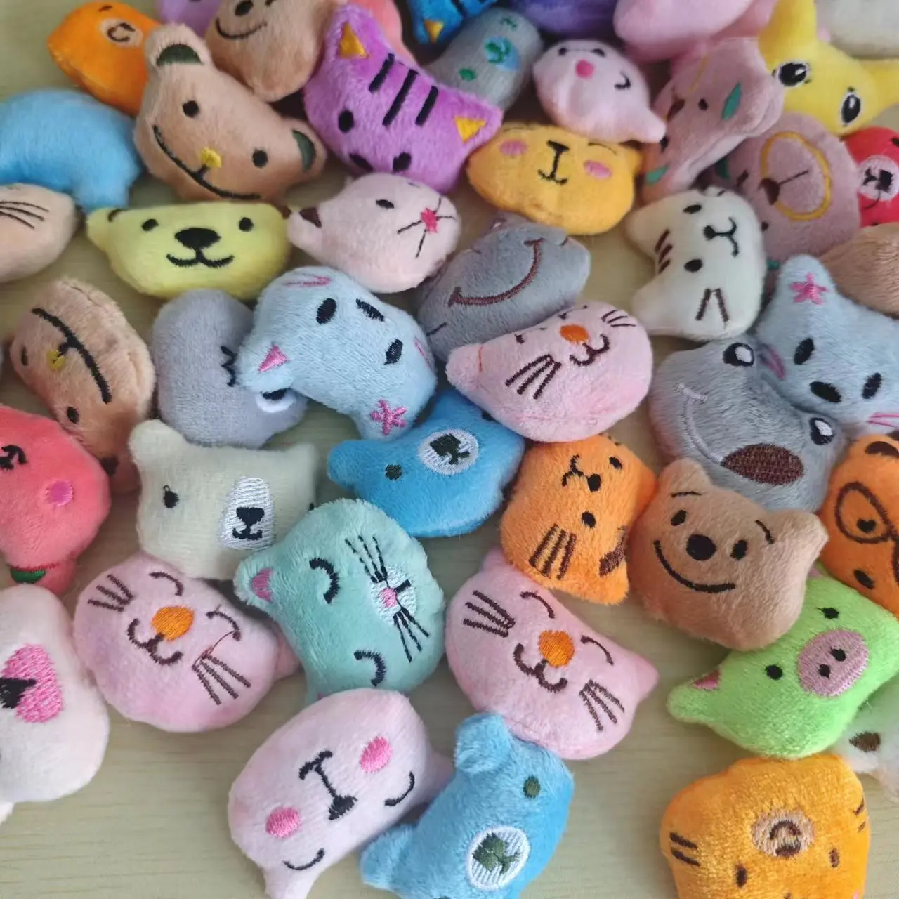 Claw Crane Machine - ミニかわいい動物ぬいぐるみ 5-6 センチメートルぬいぐるみ女の子ぬいぐるみ爪マシン人形アクセサリー誕生日パーティークリスマスギフト報酬